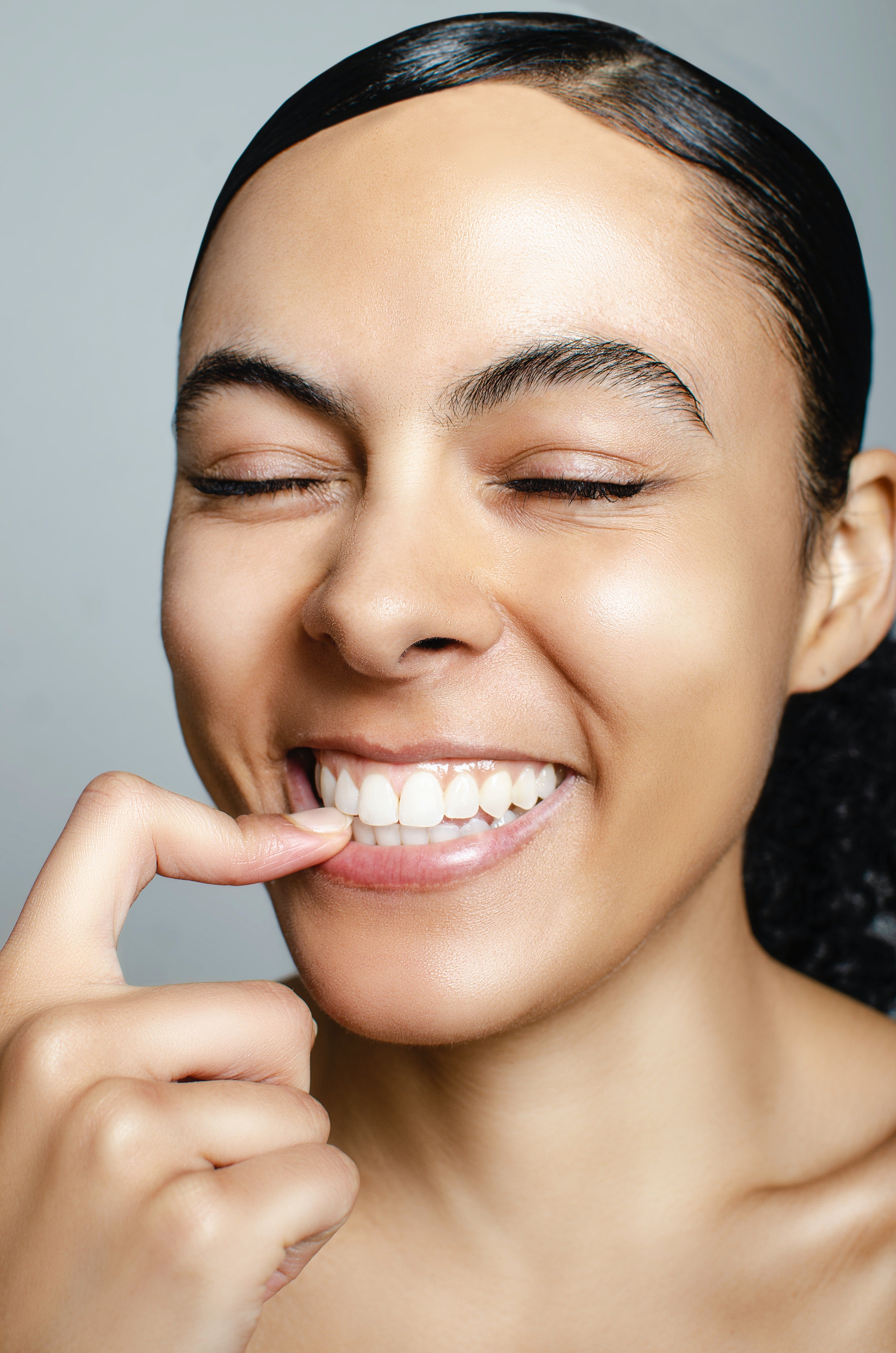 Vier oorzaken van gele tanden & 3 natuurlijke oplossingen